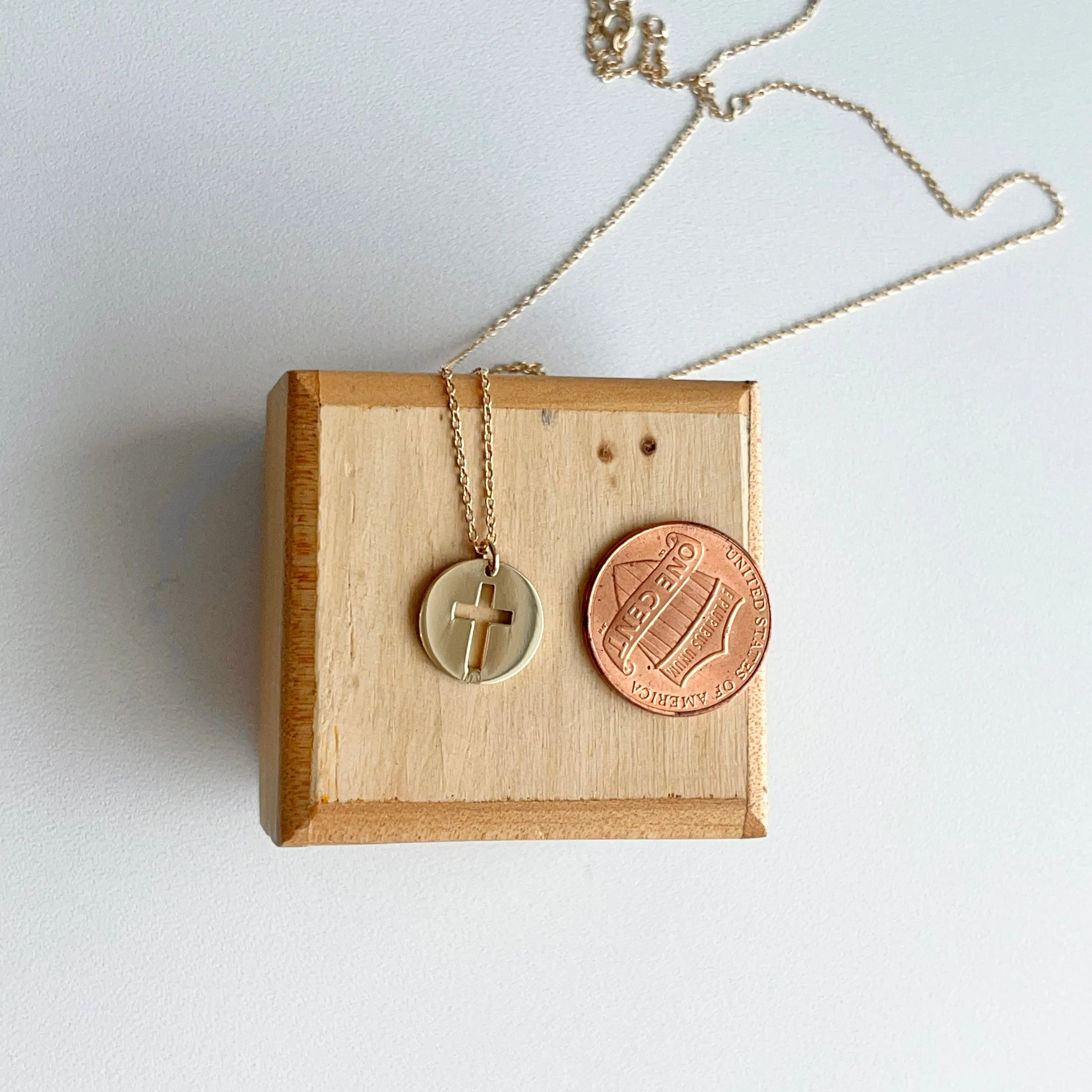 14KT Yellow Gold Cross Cut-Out Disc Pendant Necklace