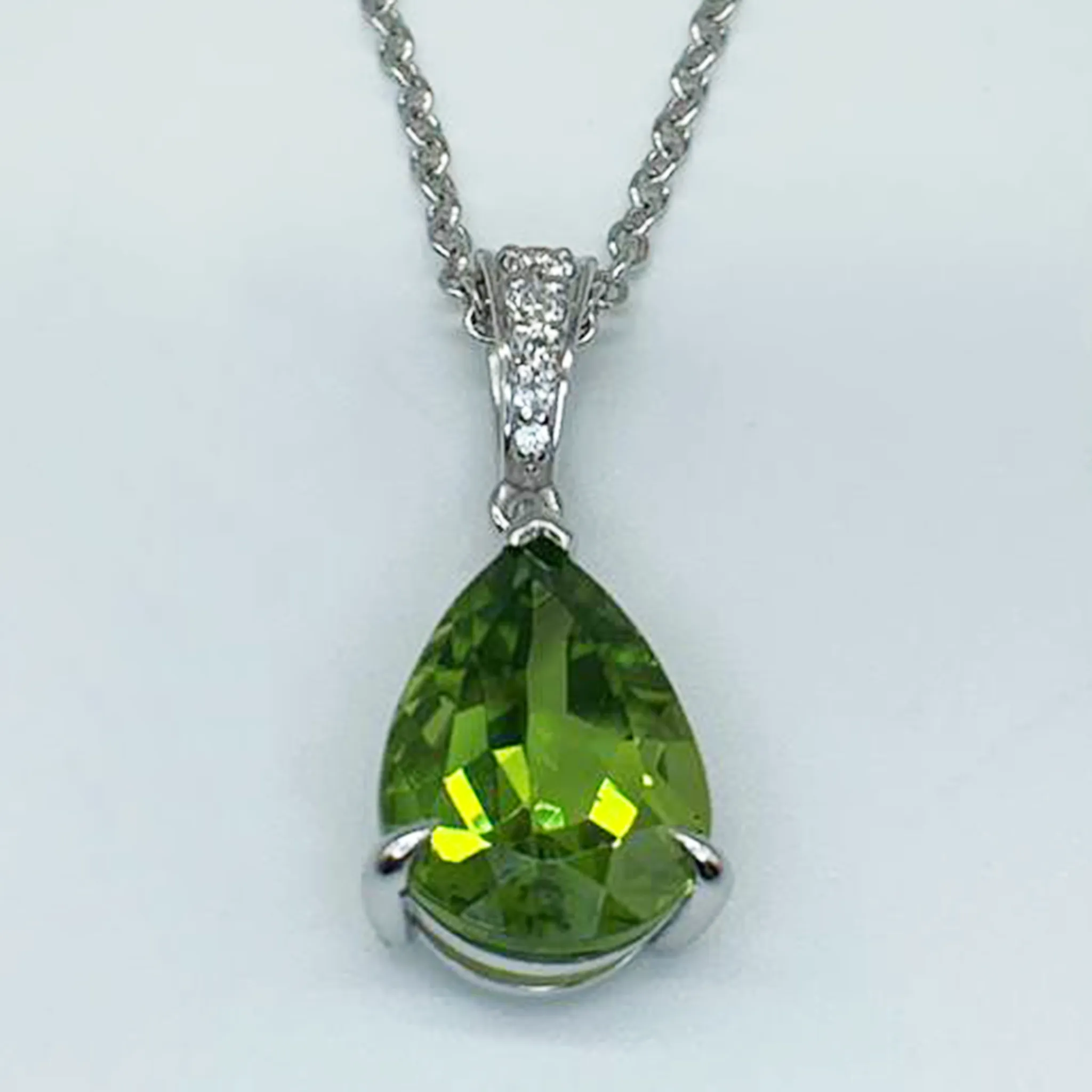CA 18 Karat White Gold Teresa Peridot and Diamond Bail Pendant Necklace.