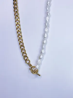 Chain   Pearl Chunky Toggle Necklace