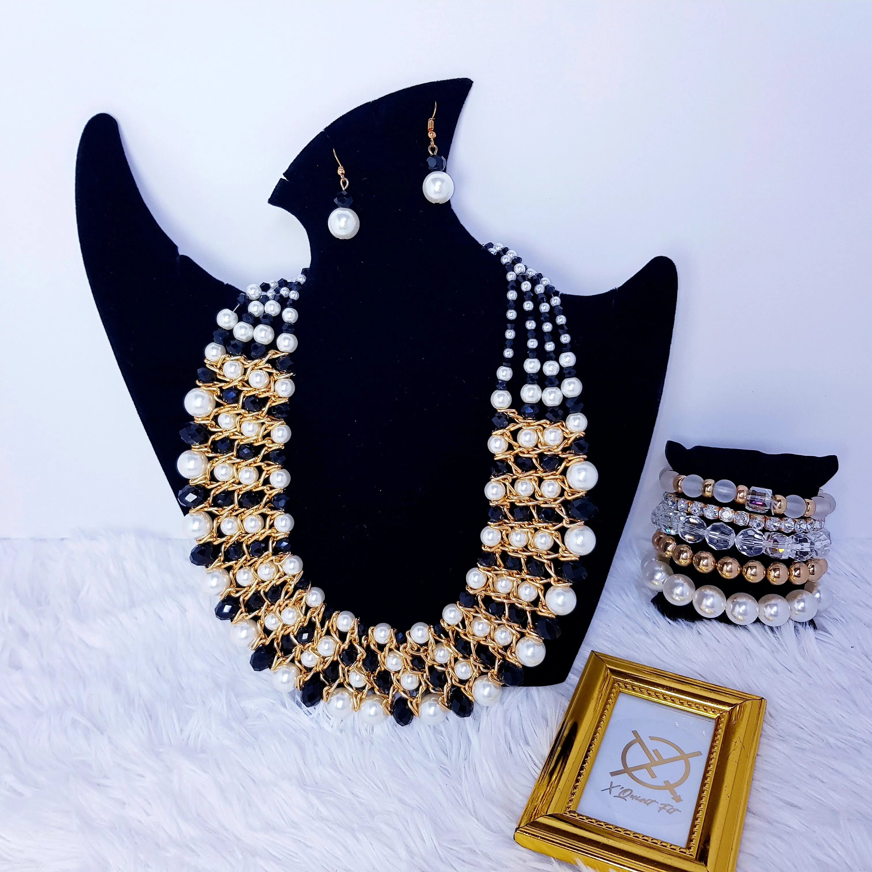 Crxstal Pearl Necklace