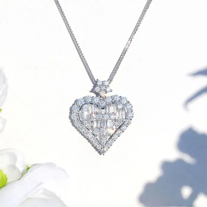 Diamond Shiny Heart Cubic Zirconia Charm Women Necklace Love Birthday Gift Formal Occasion Party Dazzling Pendent Necklace Jewelry Design