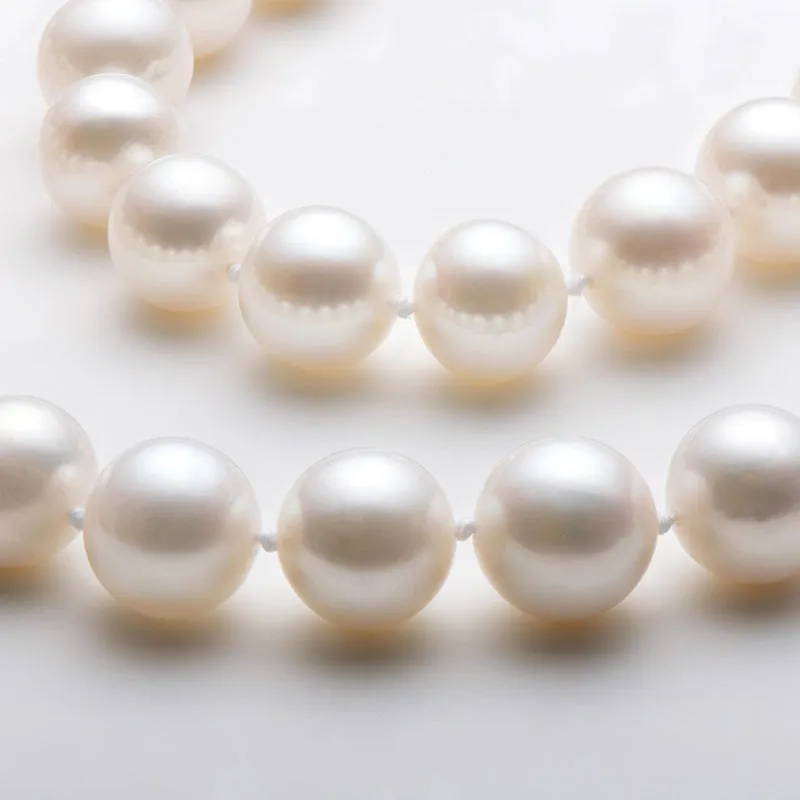 Freshwater Cultured White Pearl Necklace U-shaped Buckle