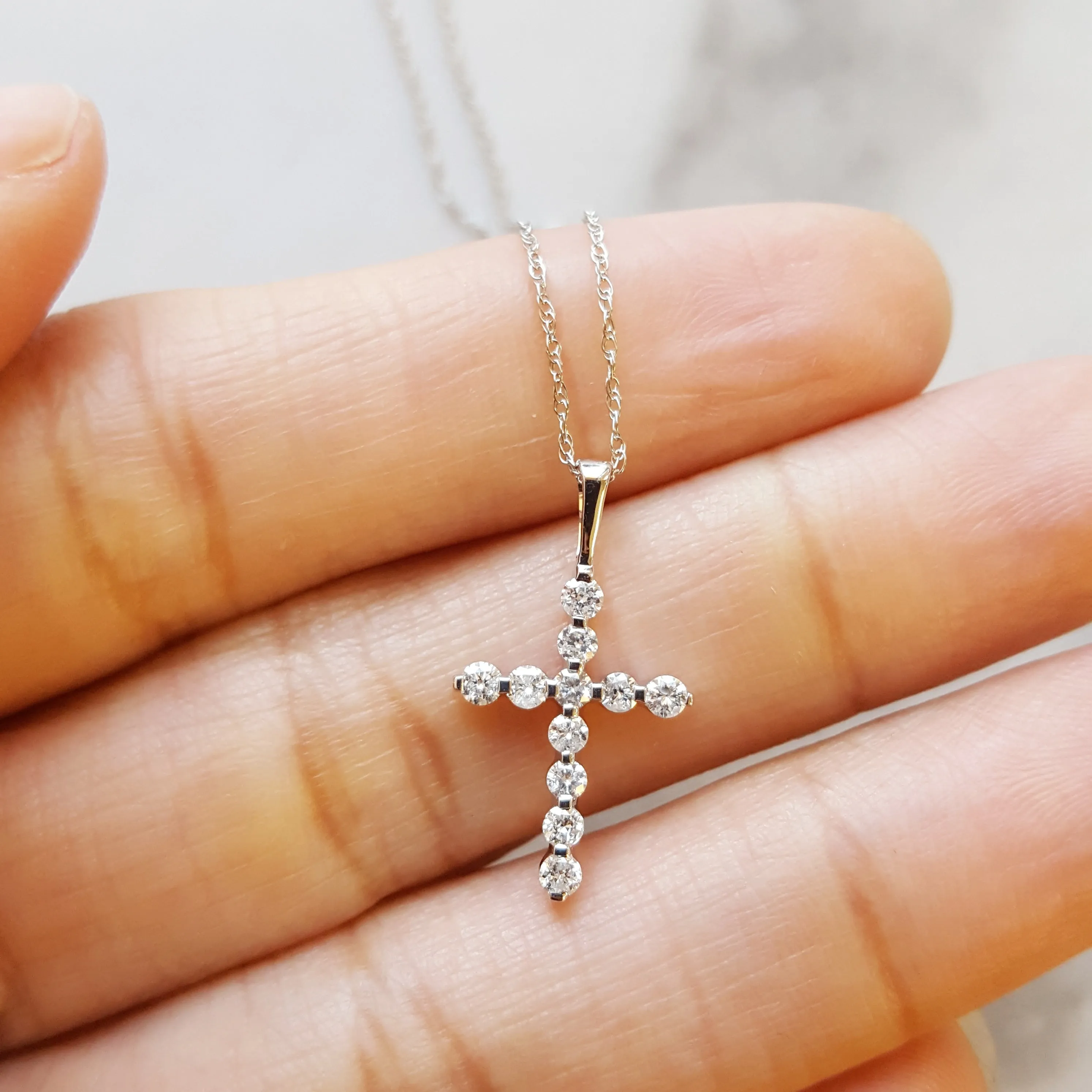 Gems One Diamond Classic Cross Pendant In 14k White Gold (1/3 Ctw)