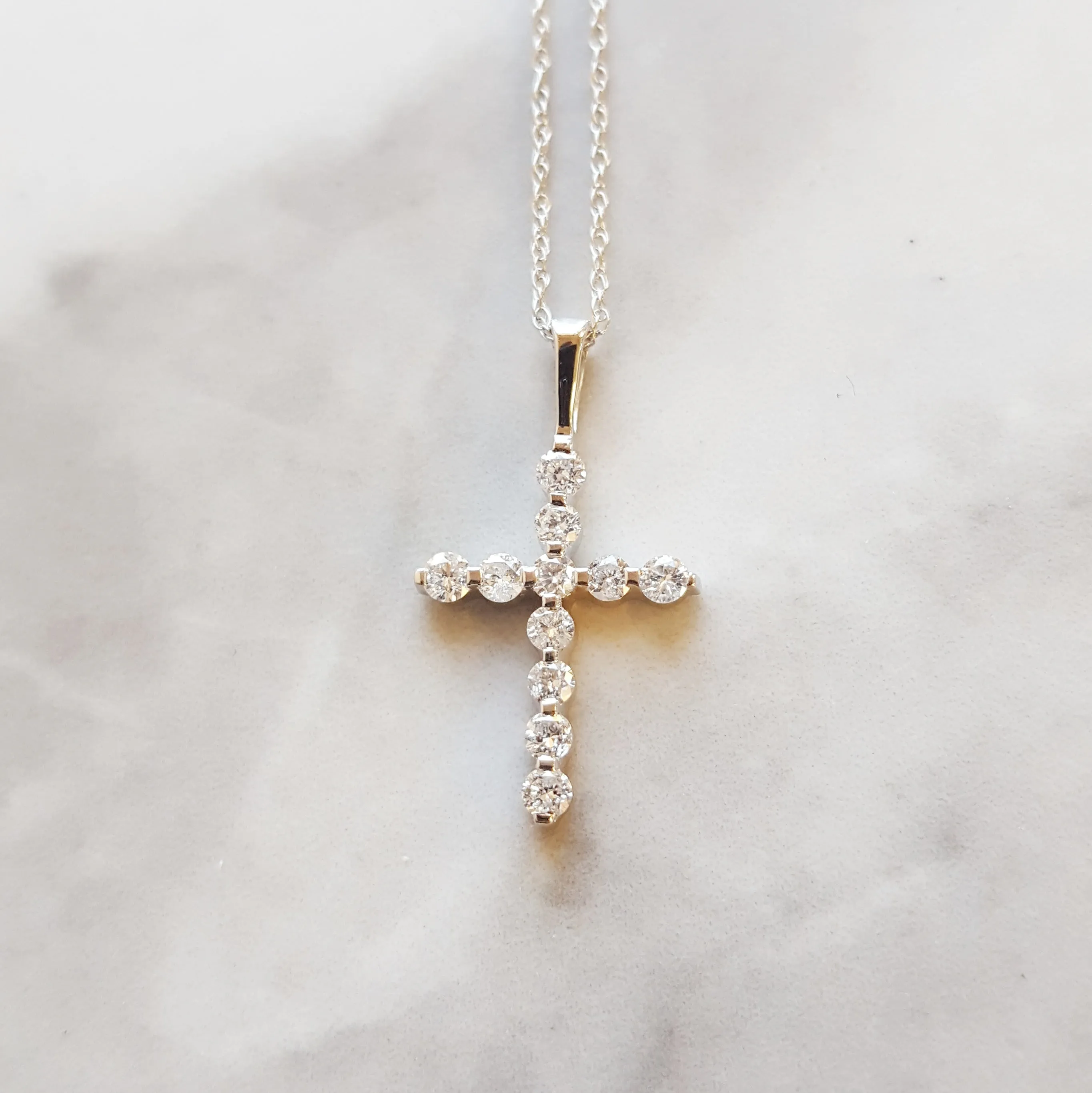 Gems One Diamond Classic Cross Pendant In 14k White Gold (1/3 Ctw)