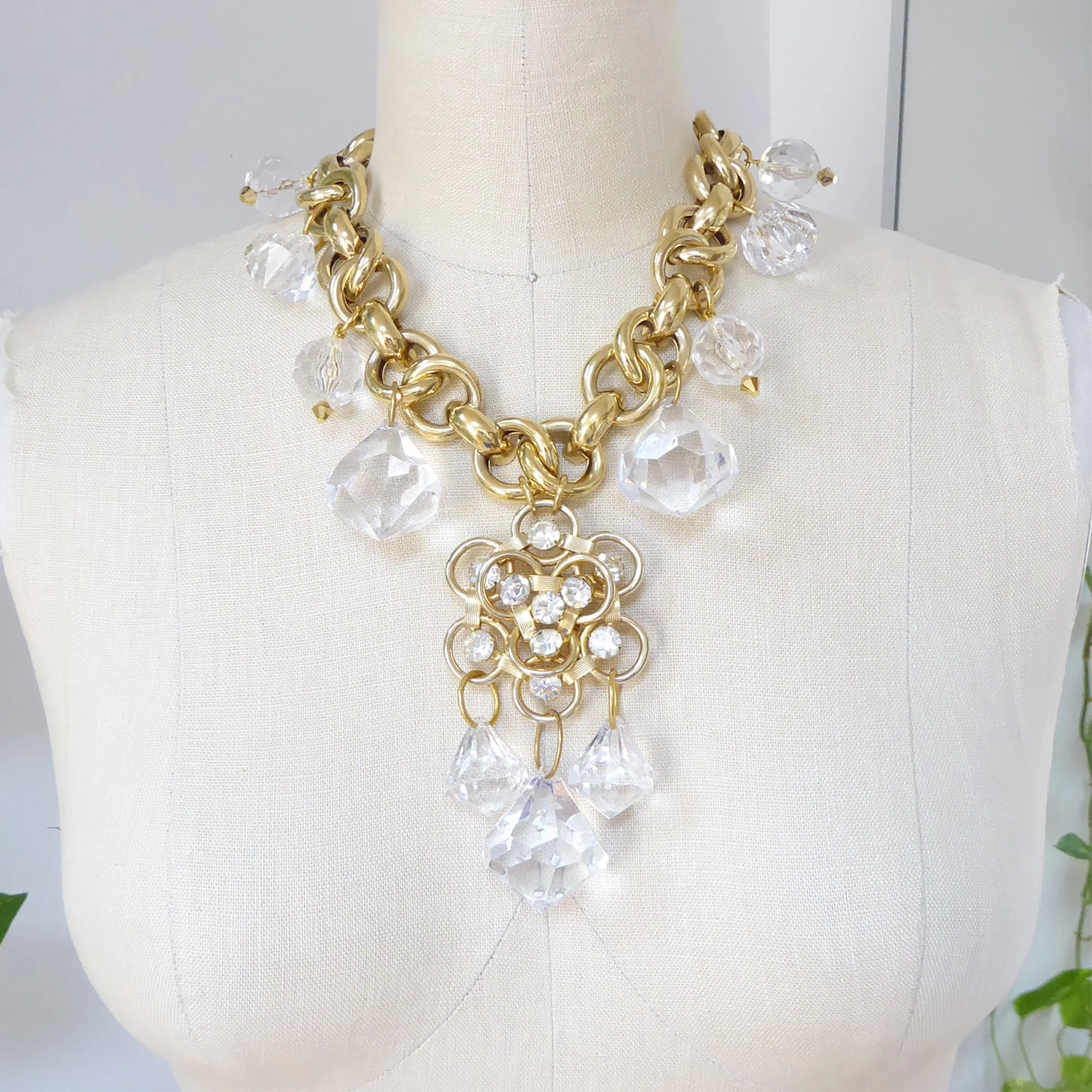 Gold circular gem necklace