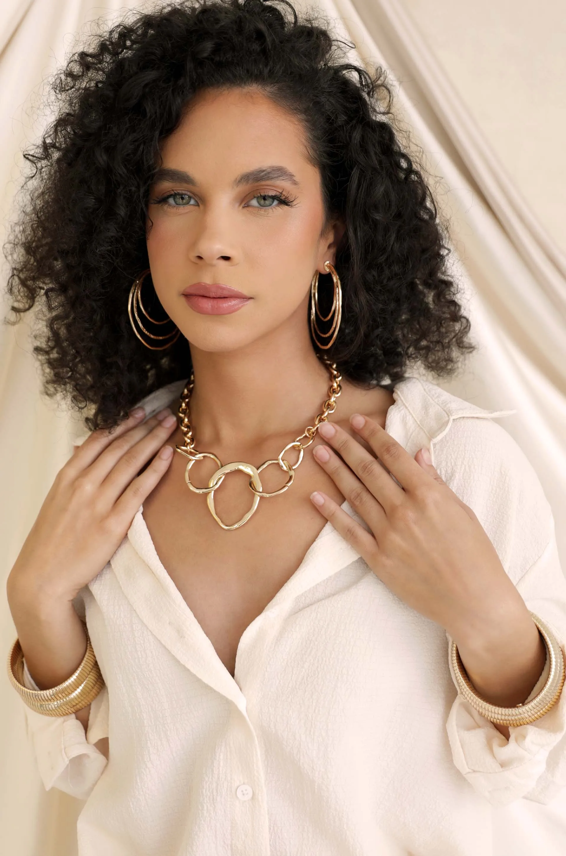 Interlocking Golden Chain Necklace