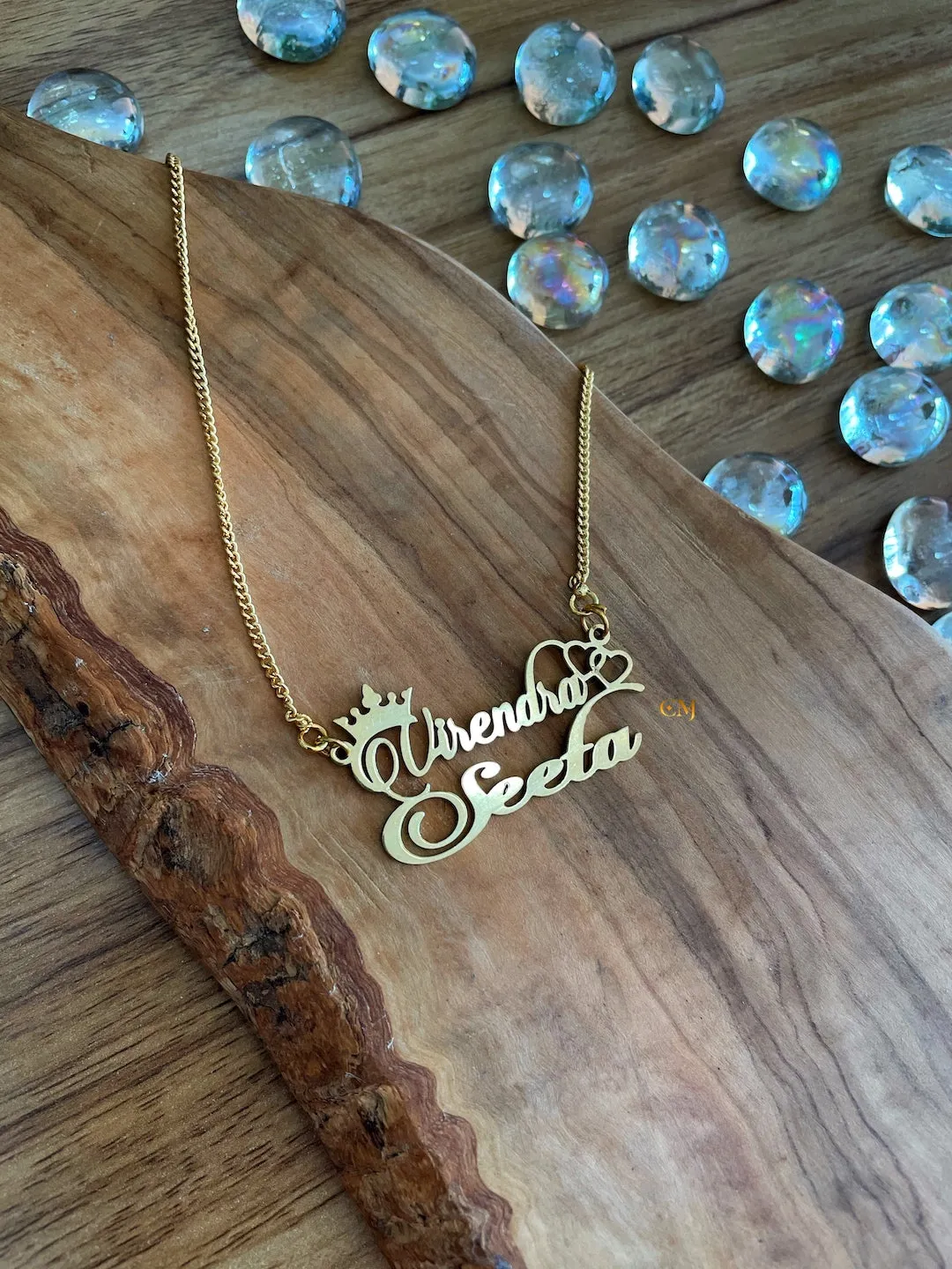 King-Queen Themed Custom Nameplate Necklace With 2 Names And Mini Heart Lockets