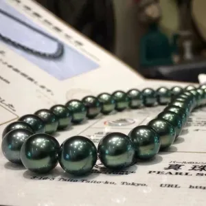 LAGOON | 8.0-11.0 mm True Round Green Tahitian Pearl Necklace | PSL Certificate