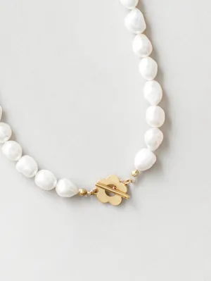Lola Pearl Necklace in Gold