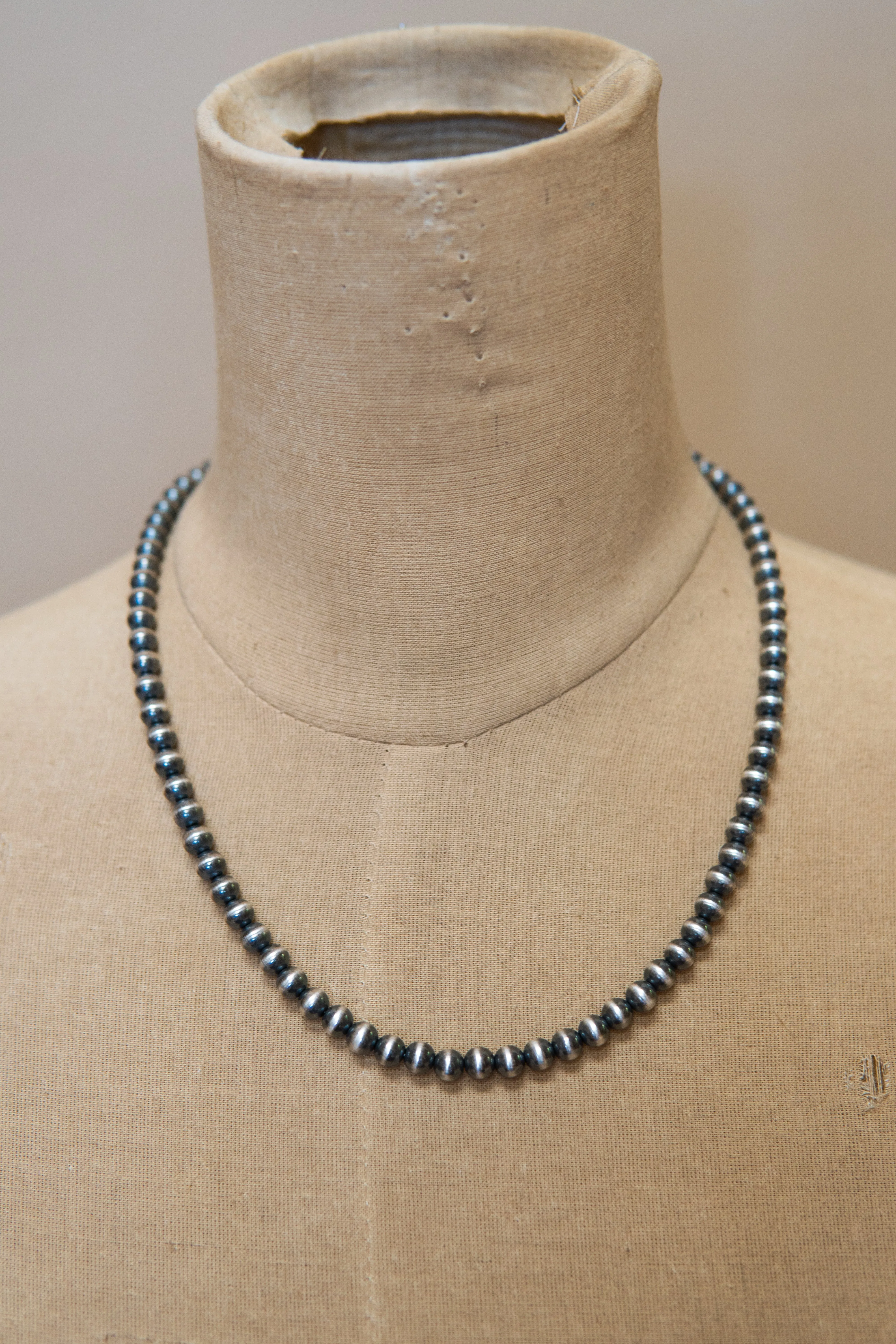 Navajo Pearl 6MM 20"