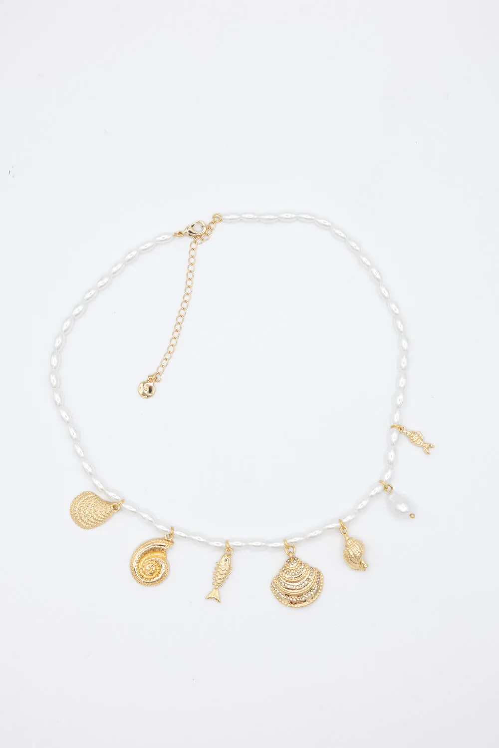 Pearl and Shell Necklace in Gold | QNB954GDCRM
