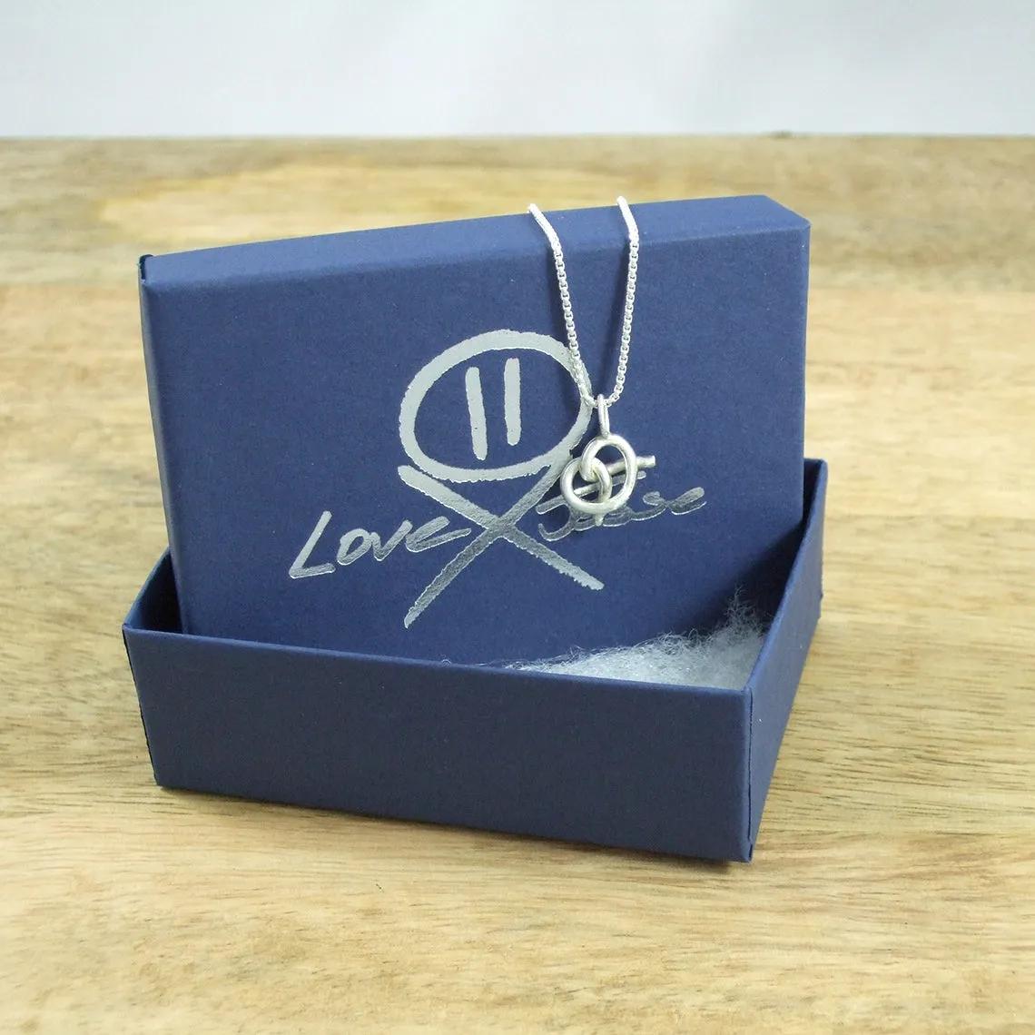 Pequeño Pretzel Pendant