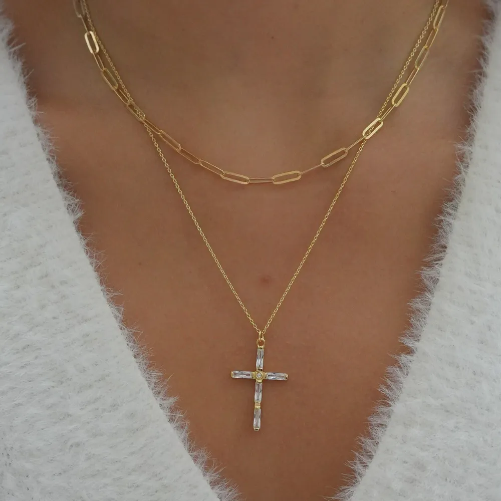 THE MINI CELIA CROSS NECKLACE