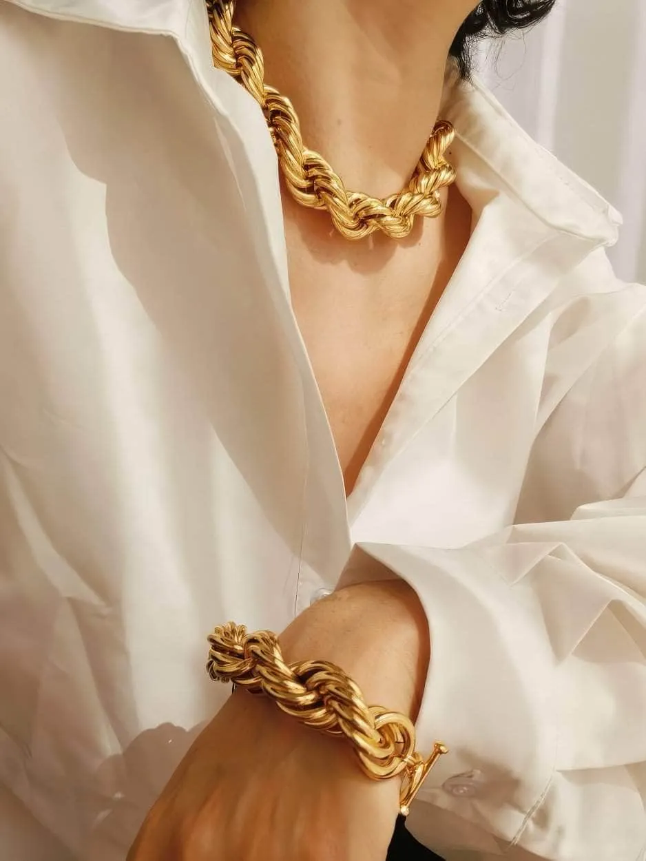 Thick Twisted Chunky Heart Pendant Gold Necklace